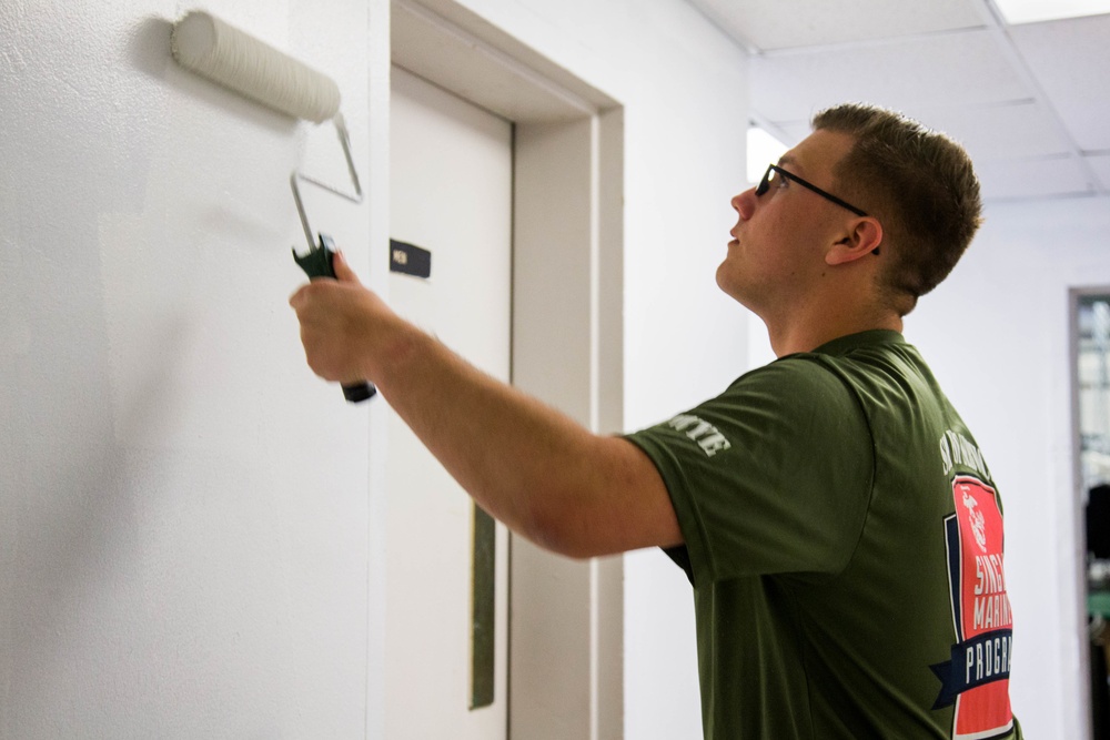 Single Marines Programs Volunteer at the Whistle Stop Thrift Shop