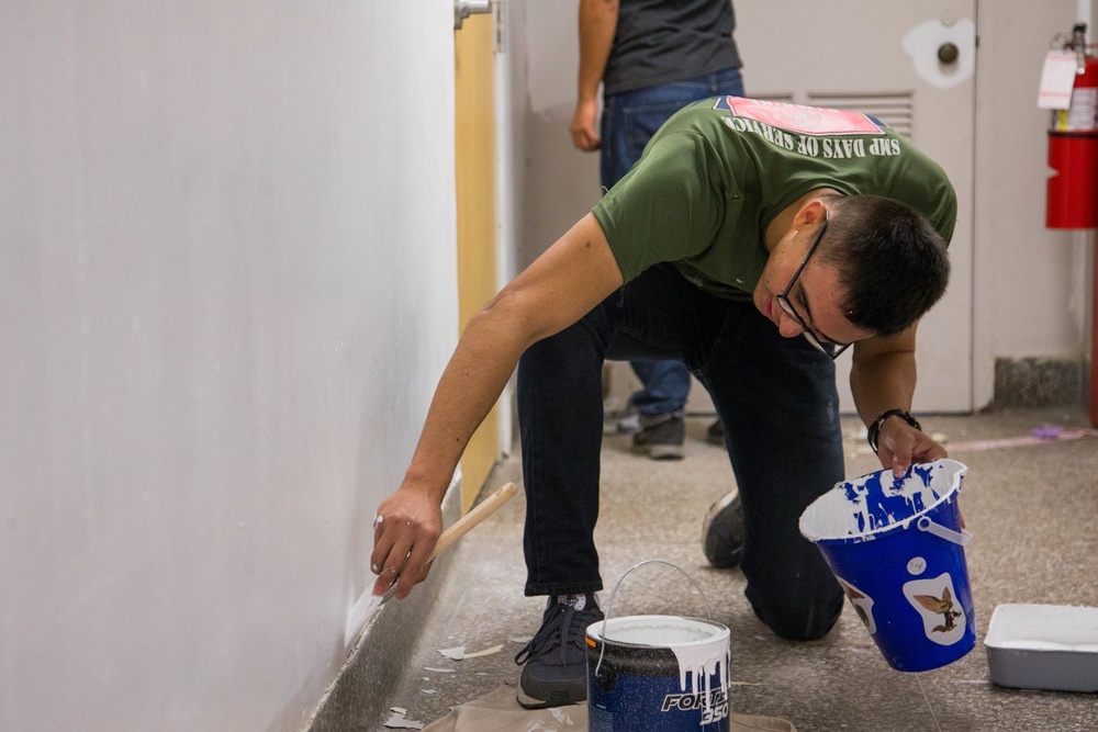 Single Marines Programs Volunteer at the Whistle Stop Thrift Shop