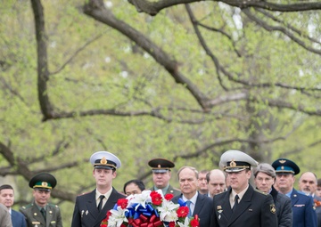 Wreath-Laying Ceremony at the Spirit of the Elbe Marker