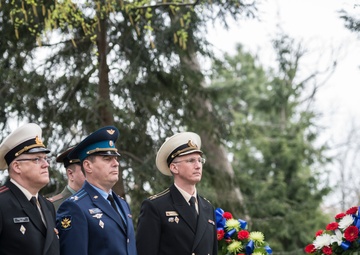 Wreath-Laying Ceremony at the Spirit of the Elbe Marker