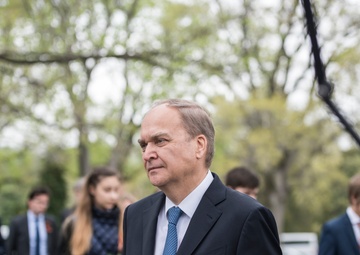 Wreath-Laying Ceremony at the Spirit of the Elbe Marker