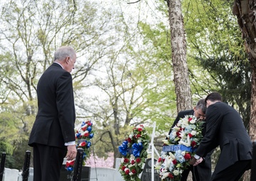 Wreath-Laying Ceremony at the Spirit of the Elbe Marker