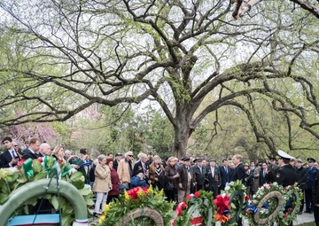 Wreath-Laying Ceremony at the Spirit of the Elbe Marker