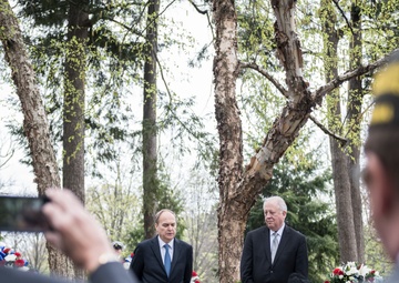 Wreath-Laying Ceremony at the Spirit of the Elbe Marker
