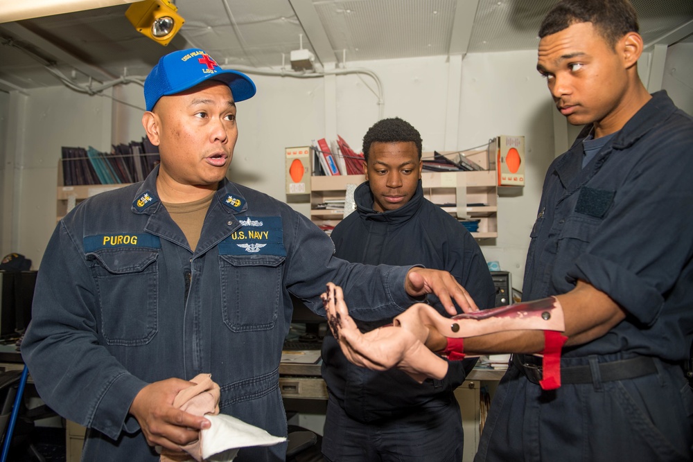 USS Pearl Harbor Conducts Medical Training Drill