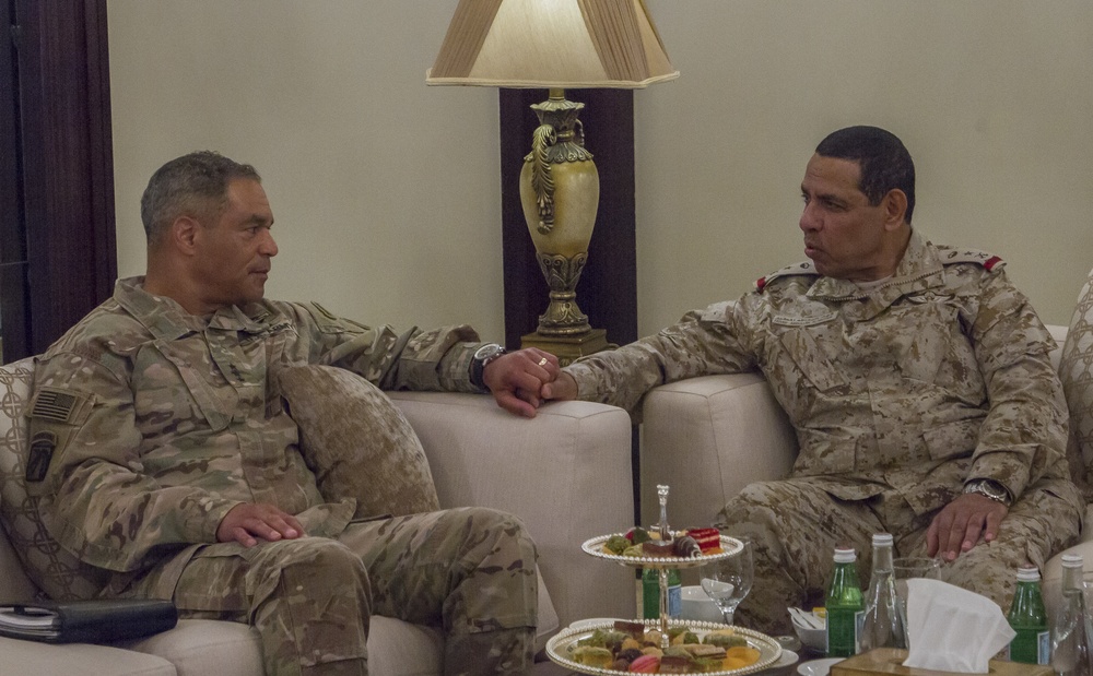 USARCENT commander meets with Saudi Land Forces commander