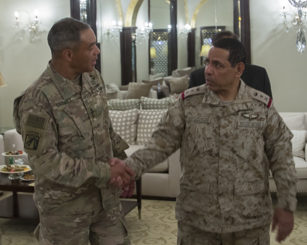 USARCENT commander meets with Saudi Land Forces commander