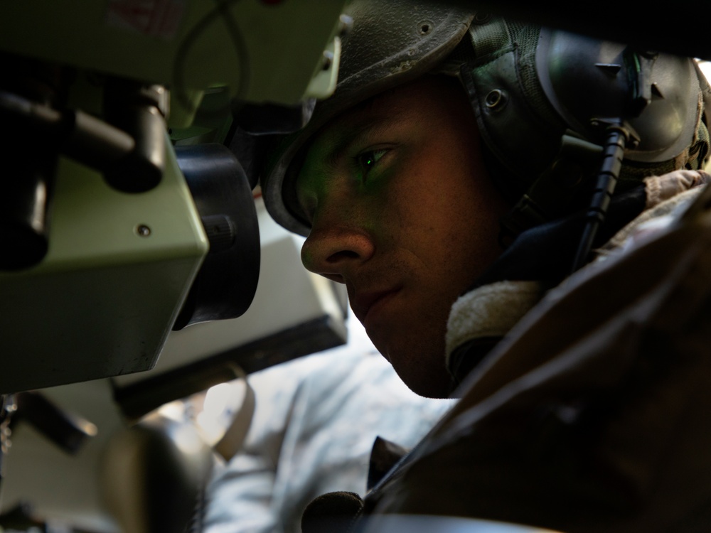 Moving forward: Marines engage targets, complete qualifications