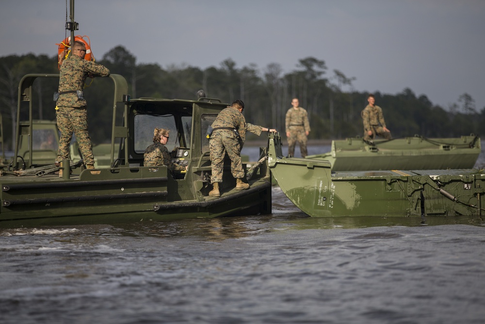 8th ESB conducts bridge building operations