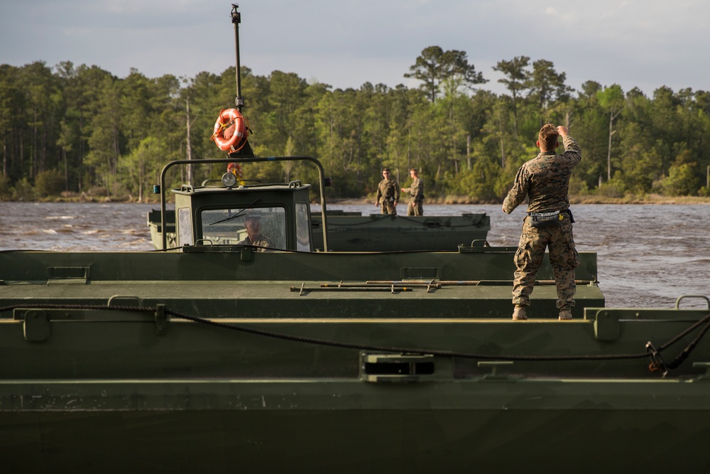 8th ESB conducts bridge building operations