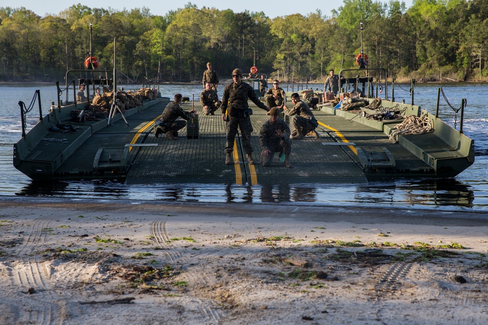 8th ESB conducts bridge building operations