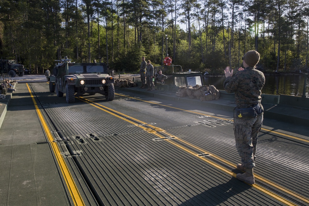 8th ESB conducts bridge building operations