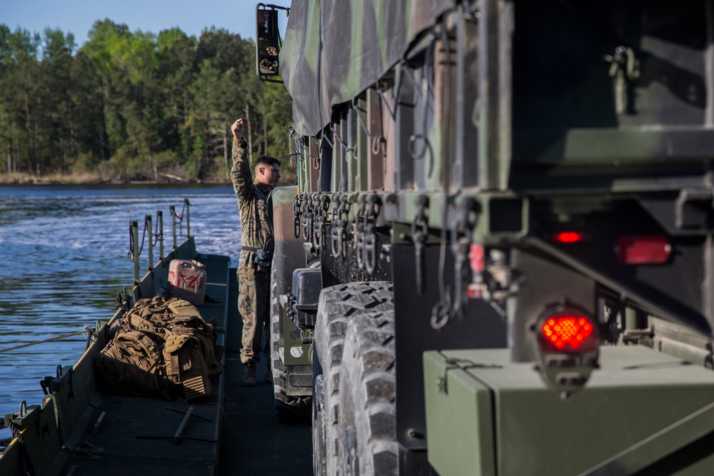 8th ESB conducts bridge building operations