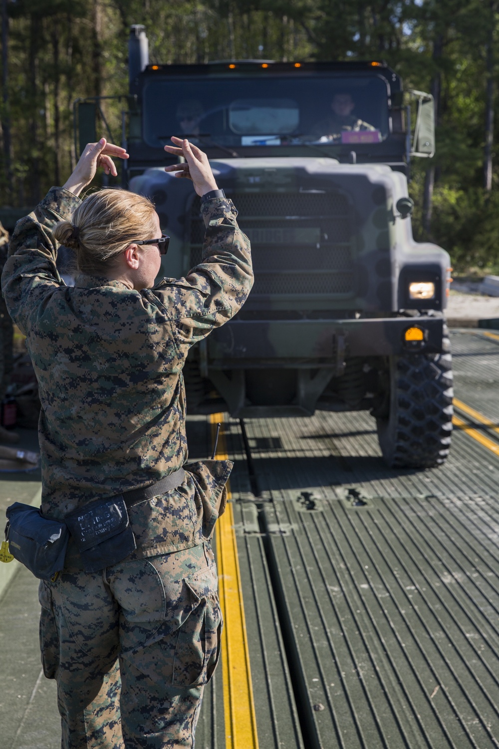 8th ESB conducts bridge building operations