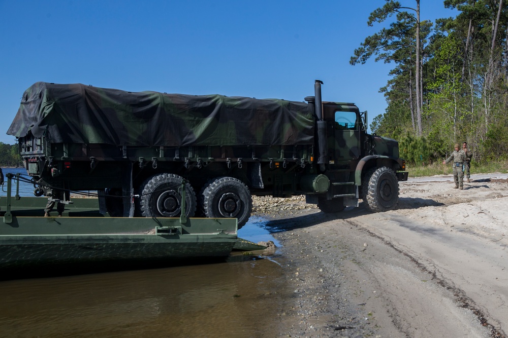 8th ESB conducts bridge building operations