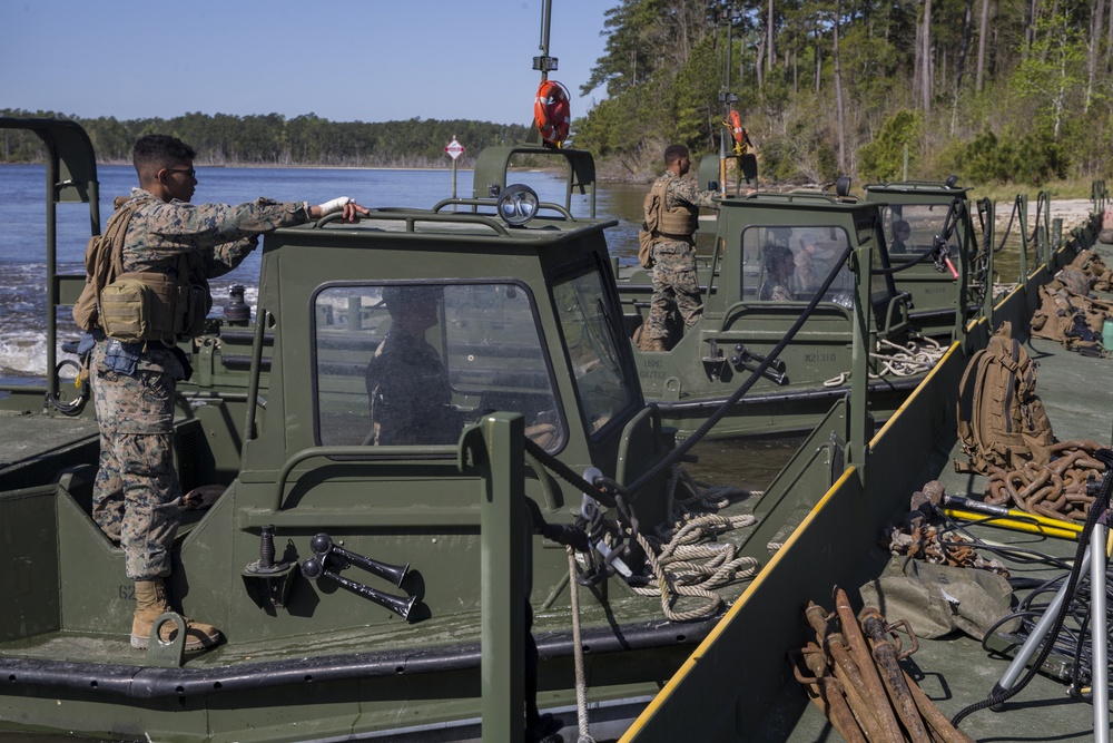 8th ESB conducts bridge building operations