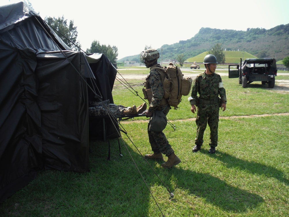 U.S. Marines and Japanese soldiers exchange humanitarian assistance/disaster relief capabilities in Okinawa