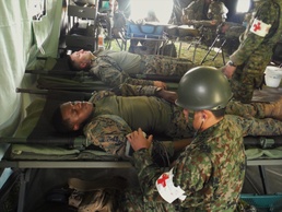 U.S. Marines and Japanese soldiers exchange humanitarian assistance/disaster relief capabilities in Okinawa