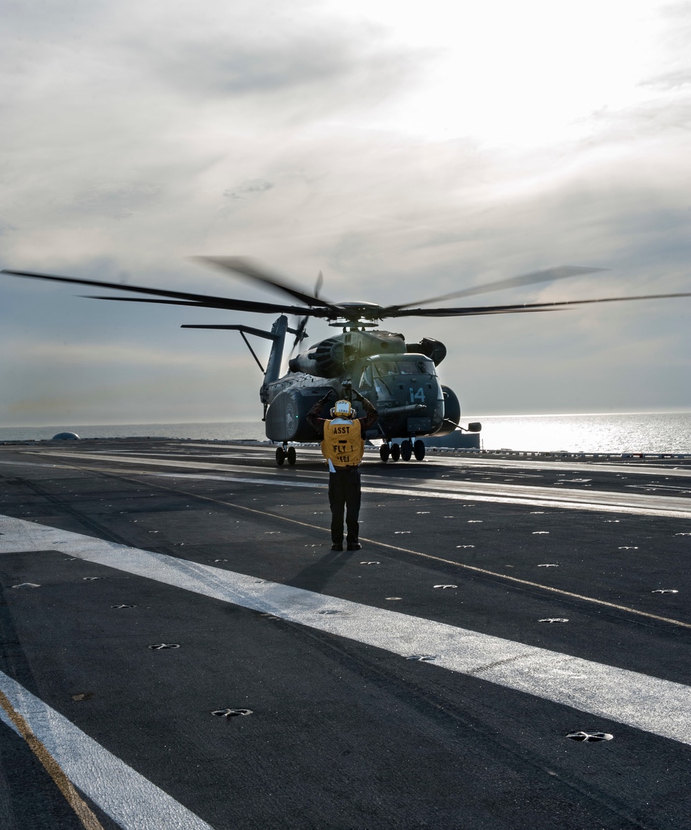 MH-53E Sea Dragon Lands on GHWB