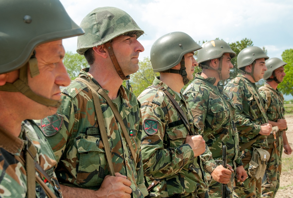 Bulgarian Soldiers Conduct Training Exercise