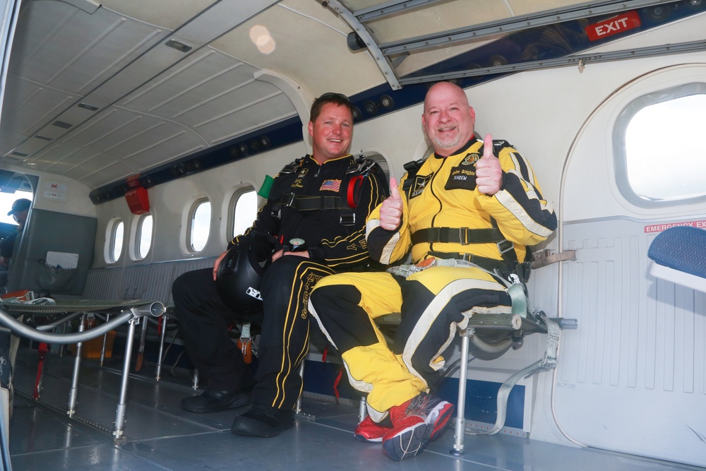 U.S.Army Golden Knights Tandem Jump with MCoE