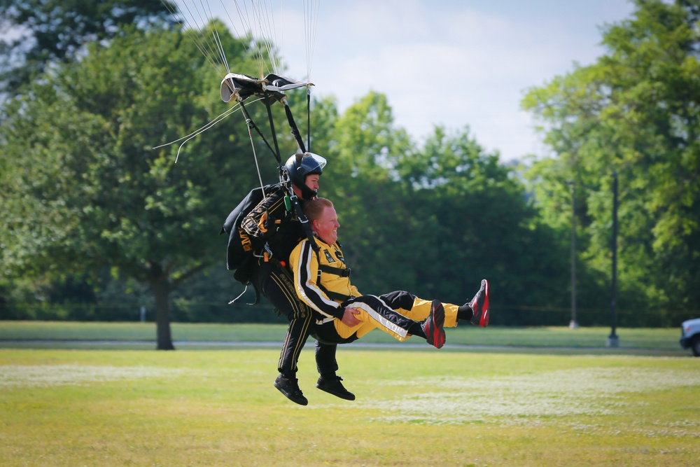 U.S.Army Golden Knights Tandem Jump with MCoE