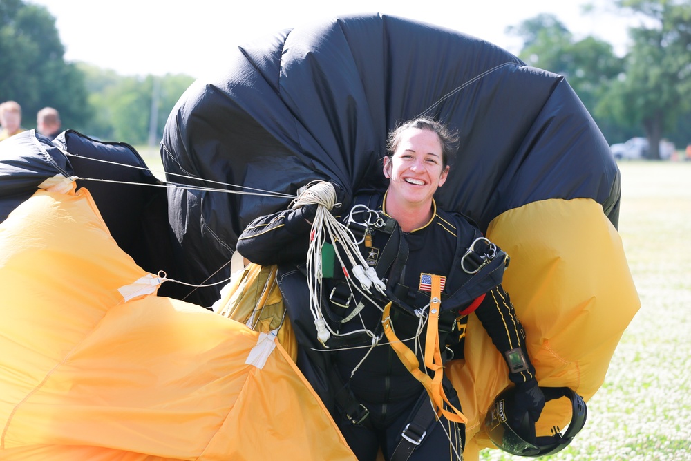 U.S.Army Golden Knights Tandem Jump with MCoE