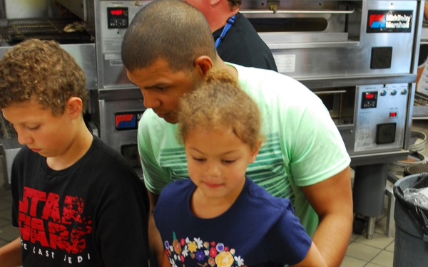 Military Families enjoy pizza, entertainment