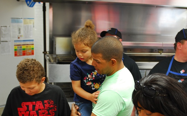 Military Families enjoy pizza, entertainment