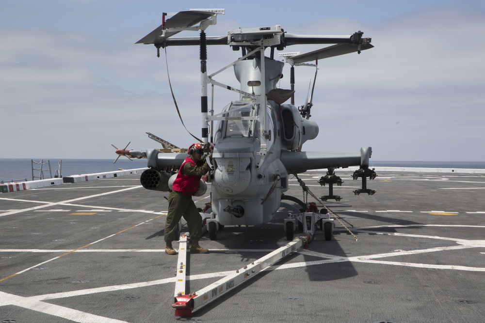 AH-1Z Viper Maintenance