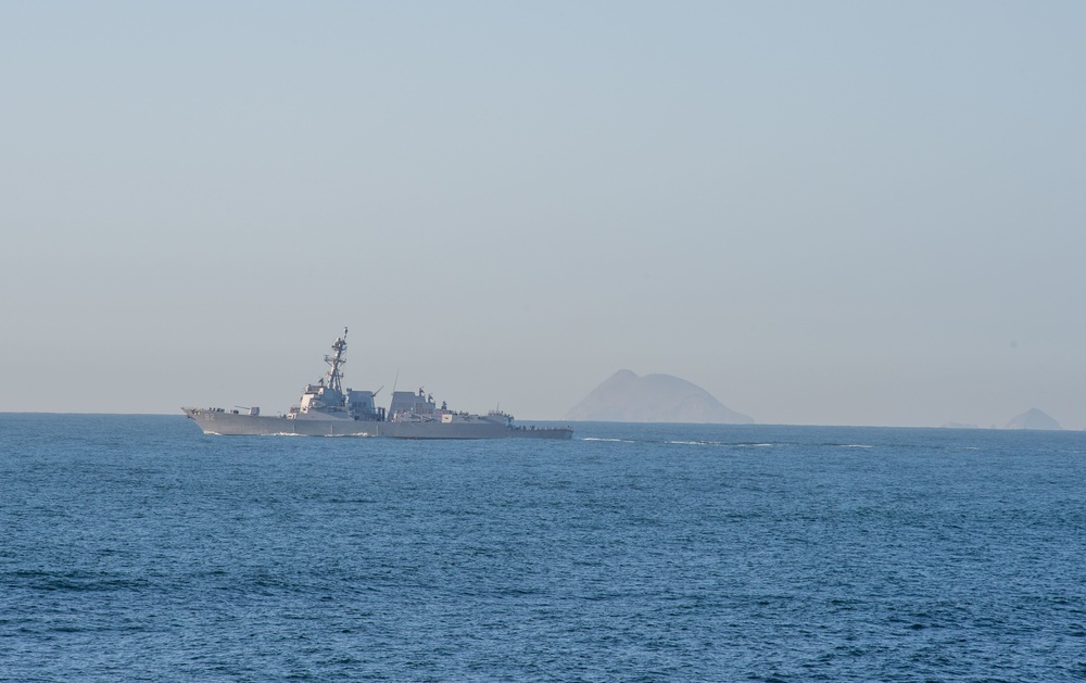 USS Momsen Sails Pacific Ocean