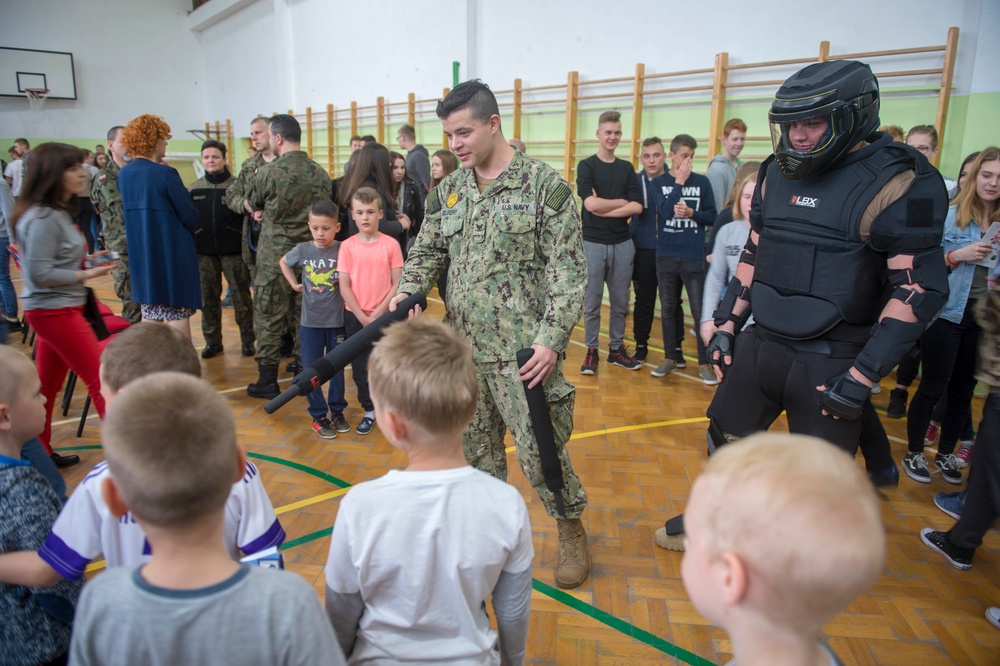 Naval Support Facility Redzikowo Hosts Polish Army