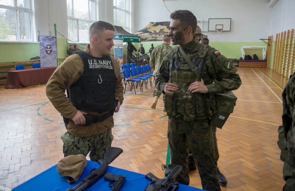 Naval Support Facility Redzikowo Hosts Polish Army