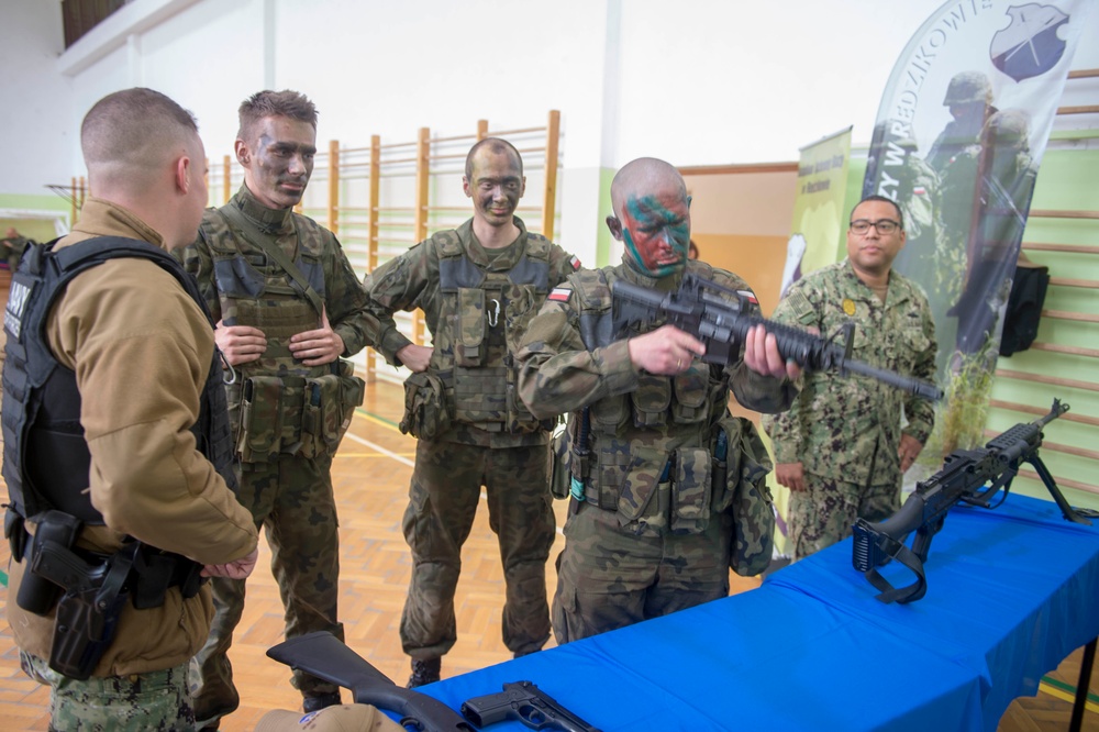 Naval Support Facility Redzikowo Hosts Polish Army