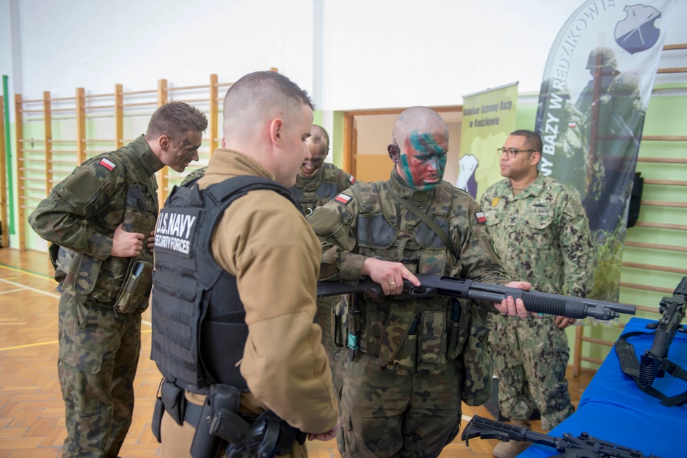 Naval Support Facility Redzikowo Hosts Polish Army