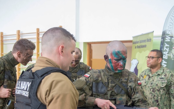 Naval Support Facility Redzikowo Hosts Polish Army