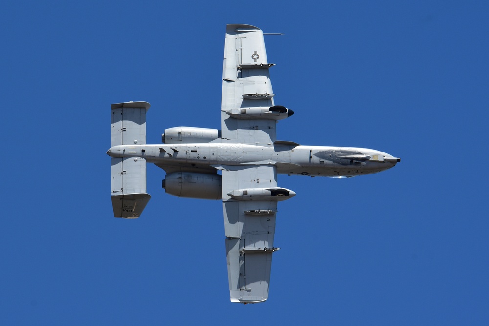 A-10 practices for Thunder Over Louisville