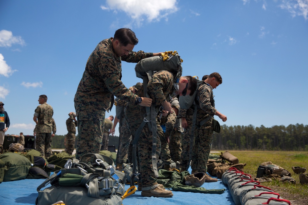 2nd Recon parachute operations