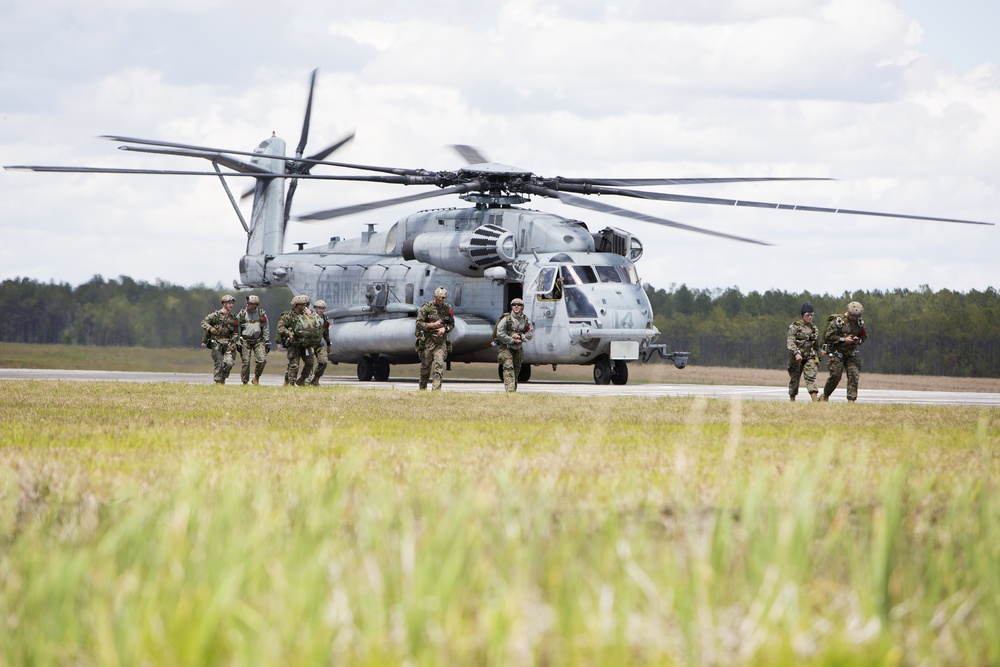 2nd Recon parachute operations