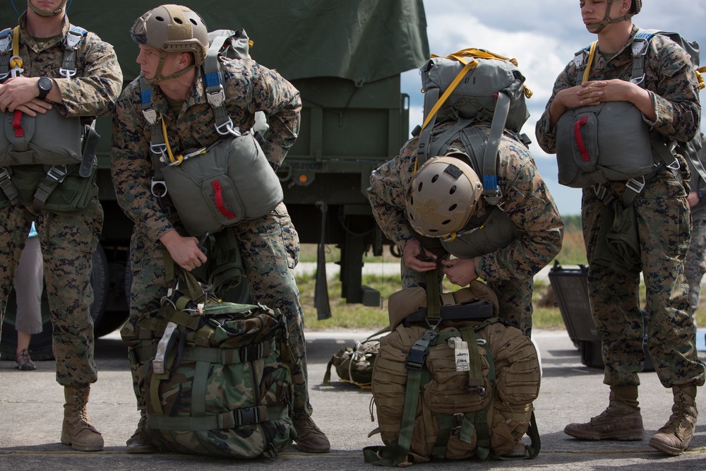 2nd Recon parachute operations