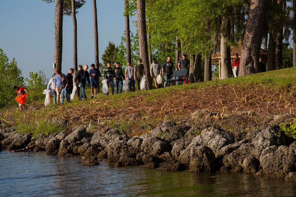 MCAS New River conducts shoreline clean-up
