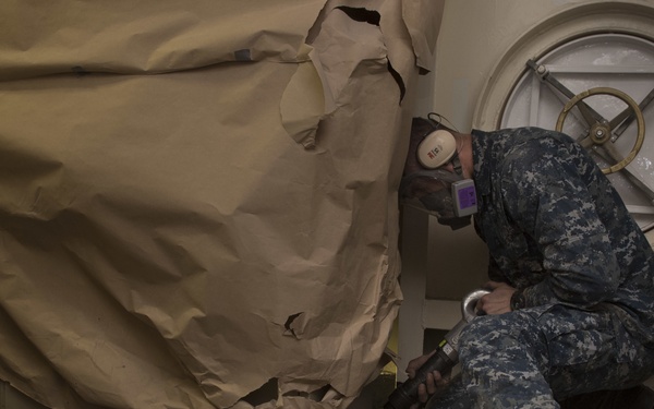 Sailors Work On Nimitz HAB Teams