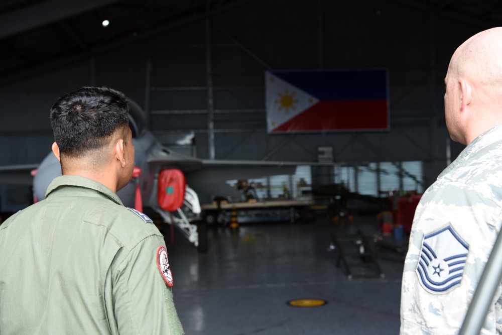 Subject Matter Expert Exchange Unites U.S., Philippine Air Force