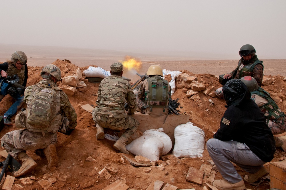 Jordanian, U.S. soldiers fire .50-cal. in Eager Lion 18