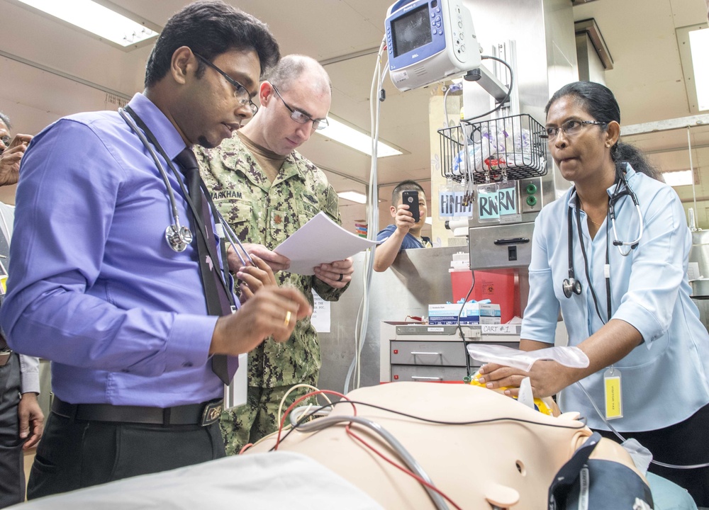PP18 conducts joint surgical simulation exercise aboard USNS Mercy