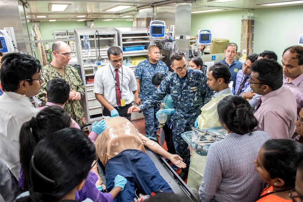 PP18 conducts joint surgical simulation exercise aboard USNS Mercy