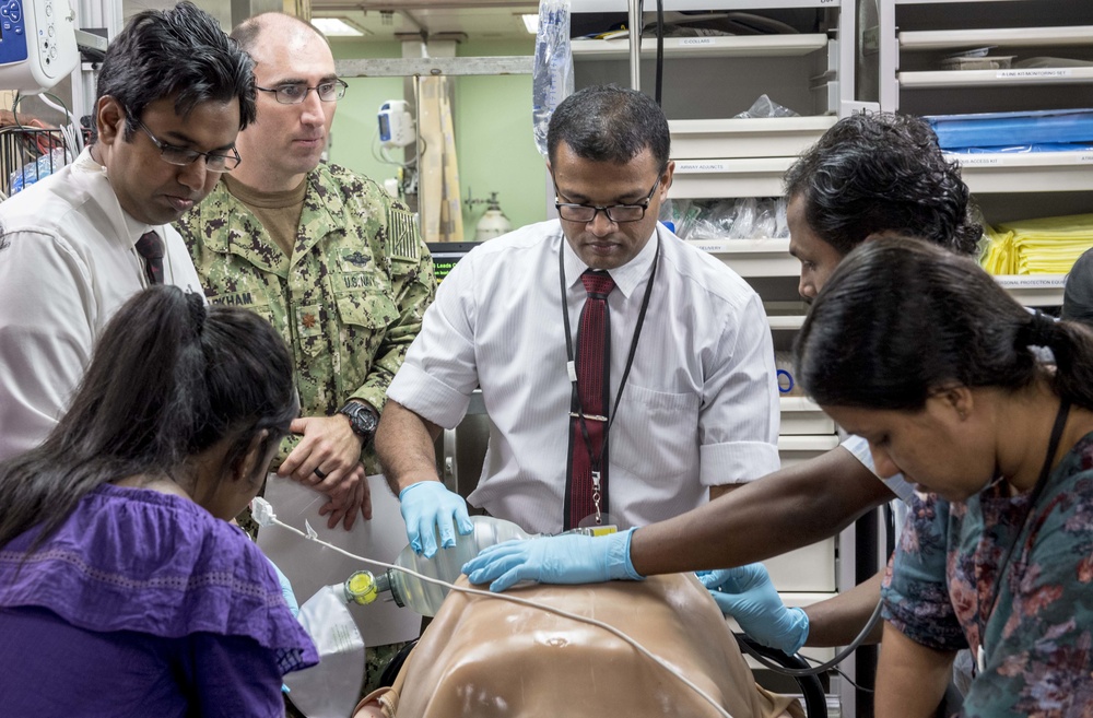 PP18 conducts joint surgical simulation exercise aboard USNS Mercy