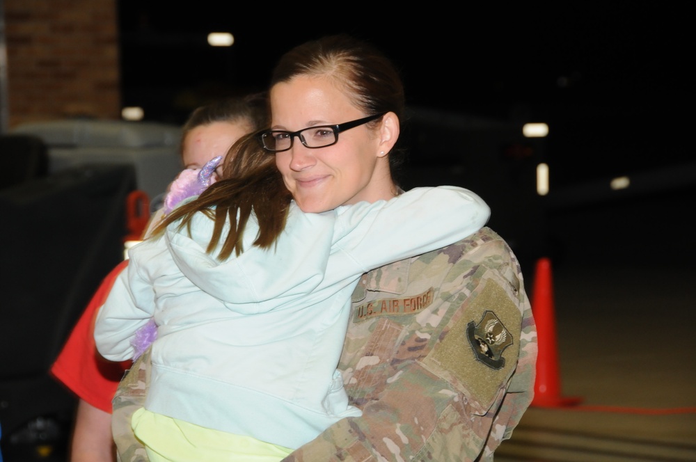 Iowa ANG 133rd Test Squadron Airman return home