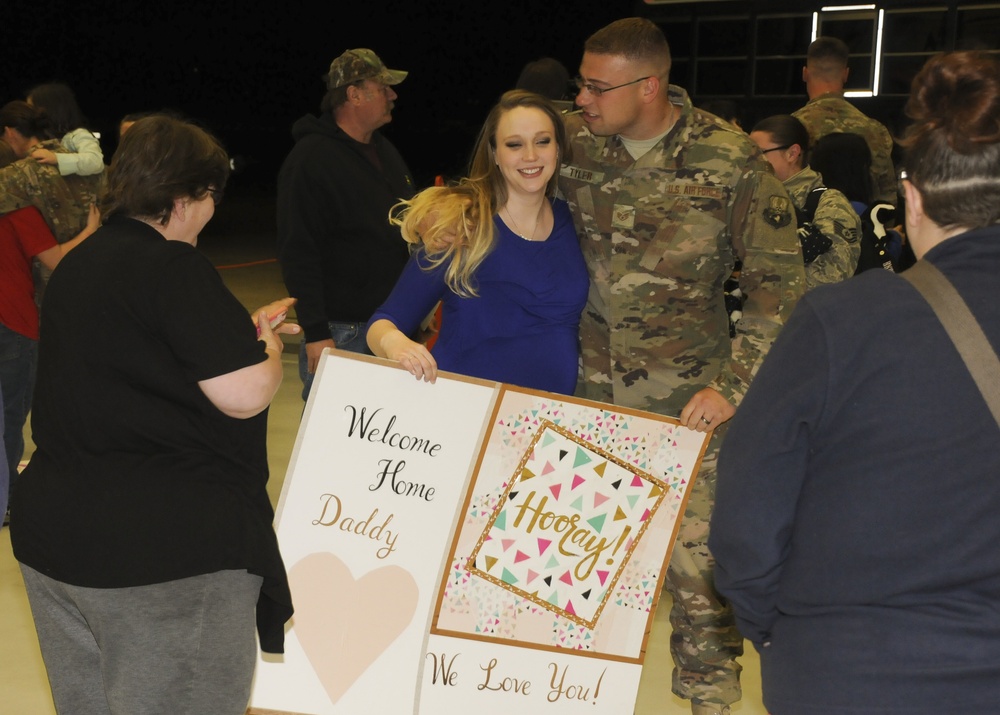 Iowa ANG 133rd Test Squadron Airman return home