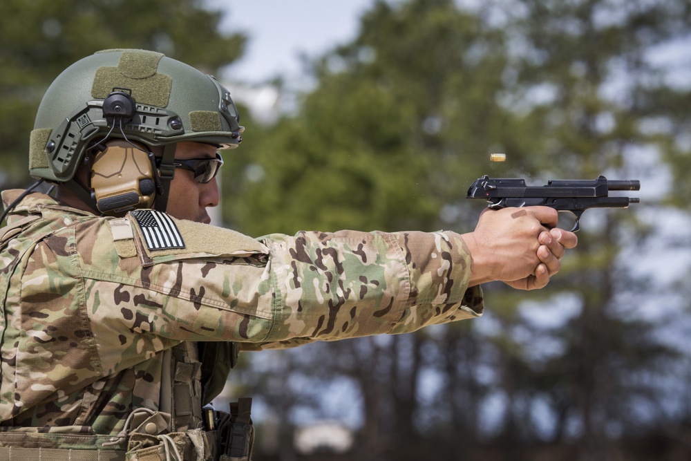 N.J. Best Warrior Competition M4 and M9 qualification